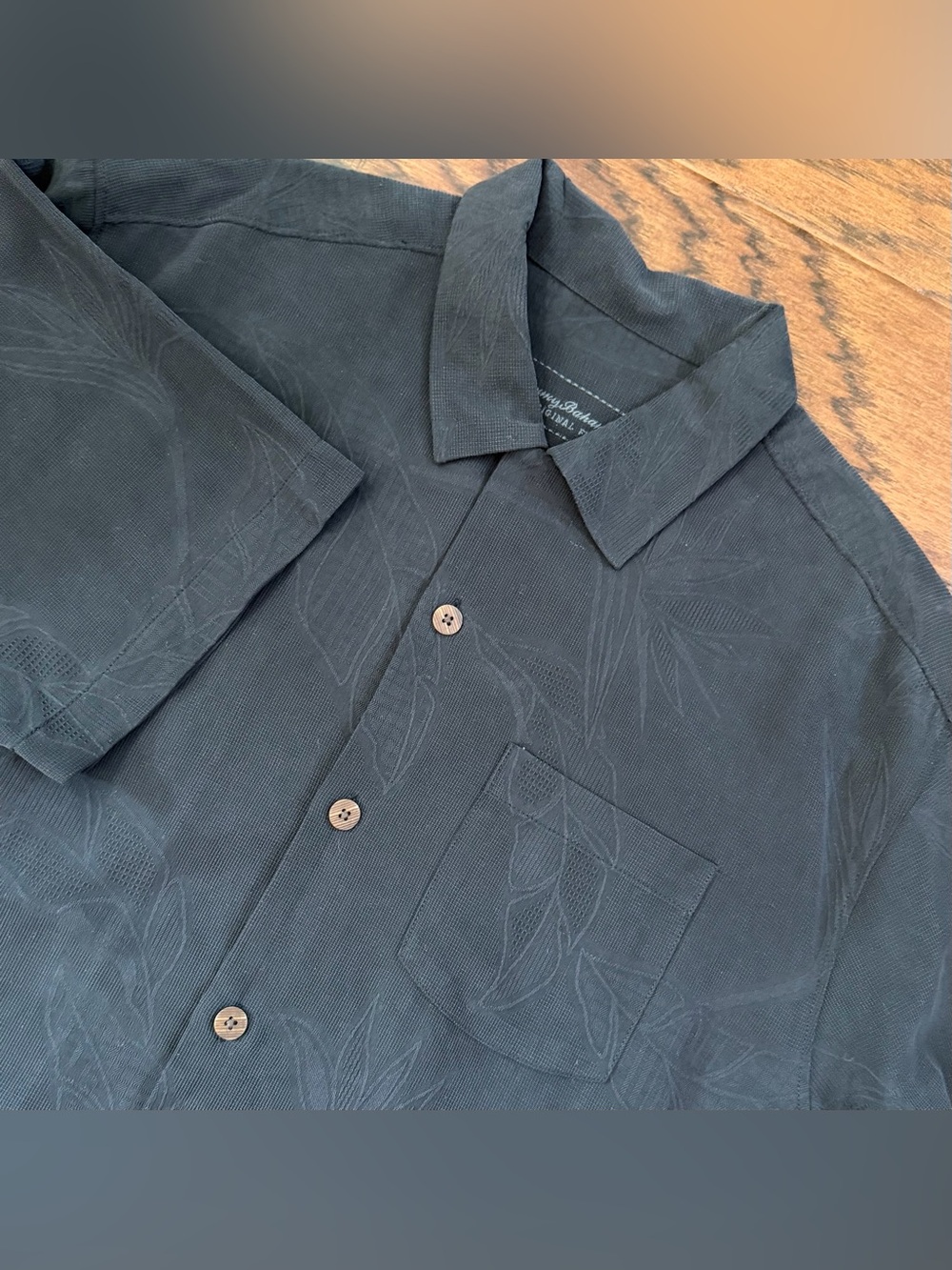Tommy Bahama Men’s Shirt Hawaiian 100% Silk Black Palm Medium Button Up Camp